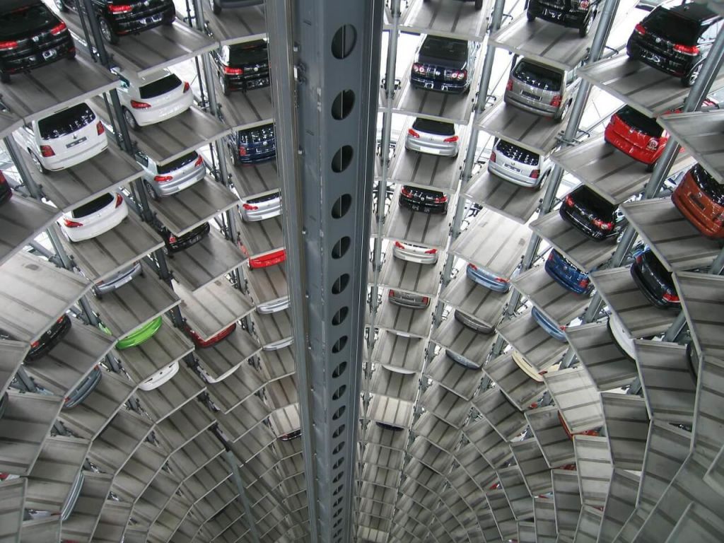 autos-214033_1280.jpg автомобильные парковки искусственный интеллект